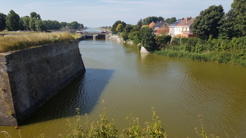 Gravelines Wassergraben im Nordwesten