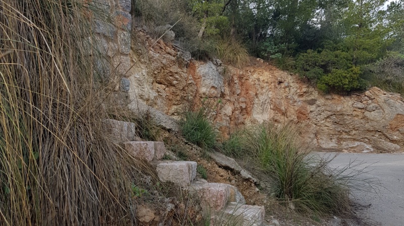 Hinweg zum Piratenturm bei Cala Deià