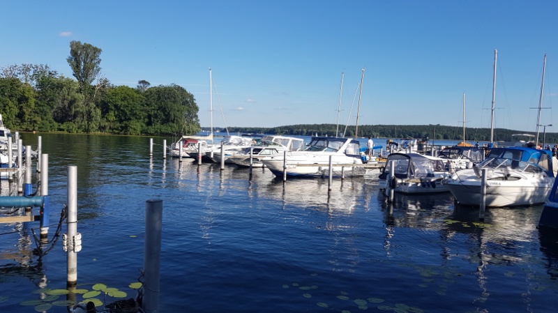 Kladower Hafenpromenade und Yachthafen