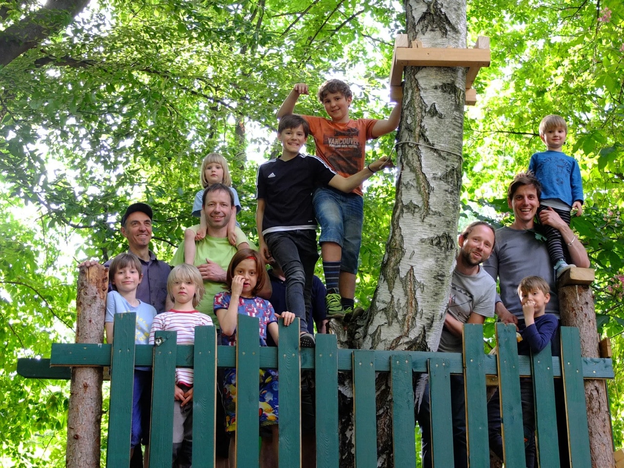 Holz machen, Männerjob, Väter, Kinder, Eltern, Papa, Familie, Abenteuer, Familienleben, Familienzeit, Kindheit